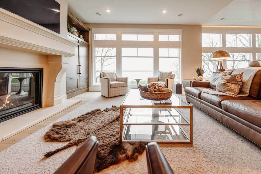 Living Area with View of the Lake 